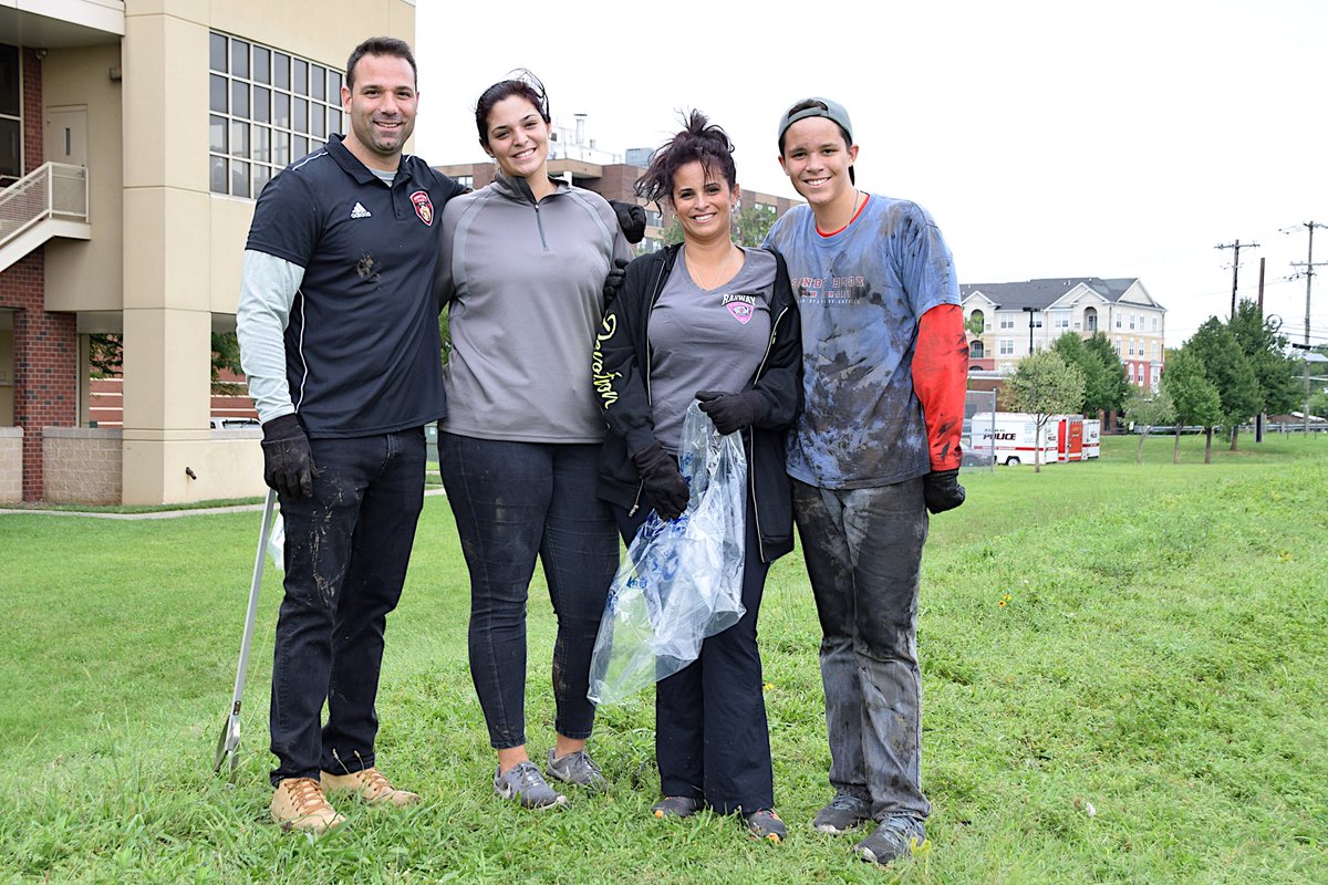 Mayor_Giacobbe's tweet photo. Happy 50th anniversary of Earth Day, Rahway! Through out the years, we’ve all done our part as a community to ensure we’re leaving the Earth a little better then we found it with park clean ups and just going that extra mile. 🌎🙌🏻 https://t.co/iCuyZFj8kG