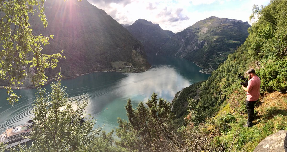 LivingFrames's tweet photo. Happy #earthday! Here’s to appreciating these incredible landscapes even more once we can visit them again post-quarantine 😊💚🌎 If you’re missing exploring our planet, here’s some great virtual tours of national parks you can enjoy at home! https://t.co/B8XpXnx2IX https://t.co/aIUY6TJxHQ