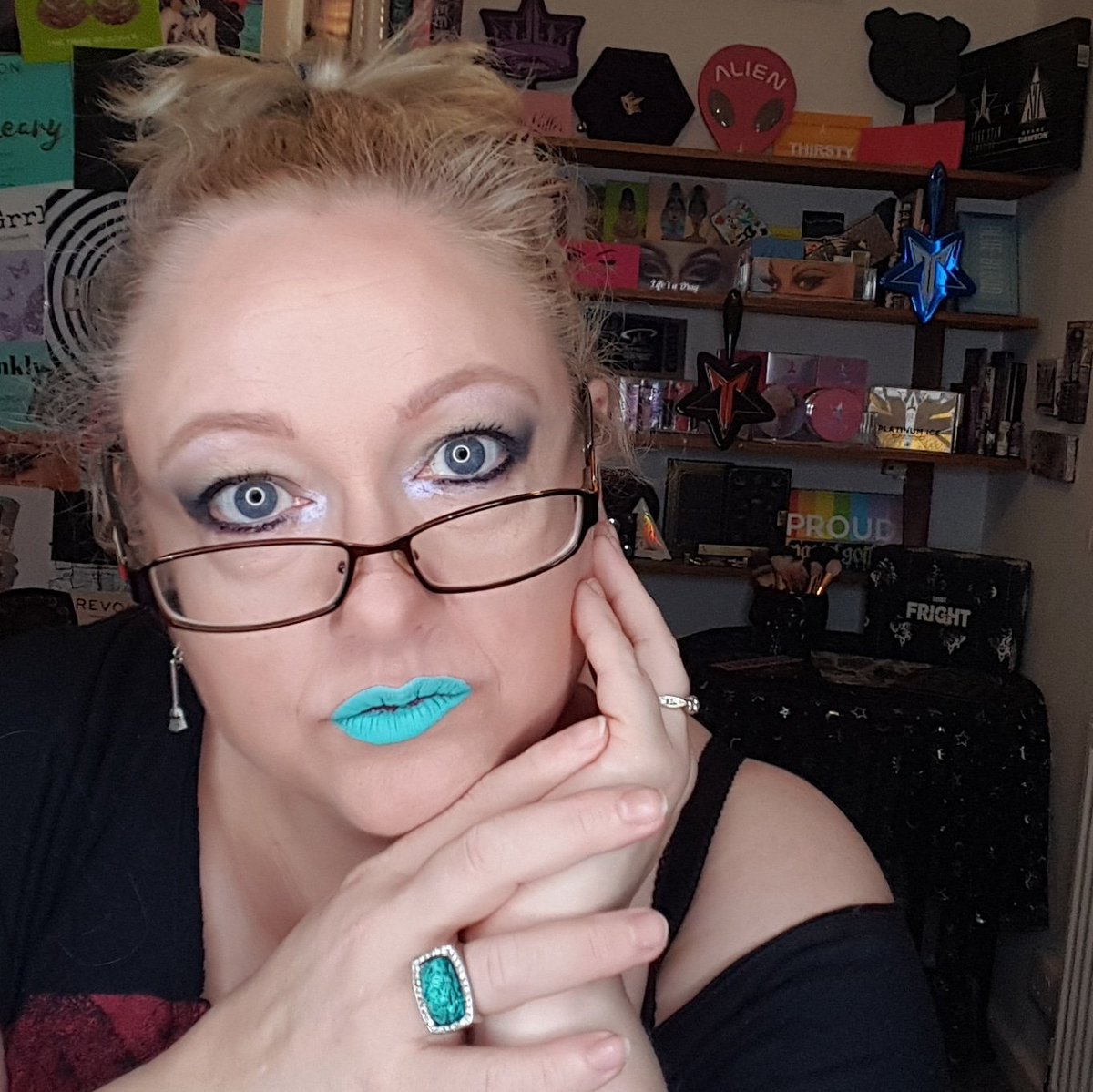 caralyn73's tweet photo. Pondering...which palette to use next?
#tutorial #eyeshadowlover #makeup #eyelook #smallyoutubecommunity #smallcreatorcommunity #smallyoutuber #smallcreator https://t.co/jbIfE3plfC