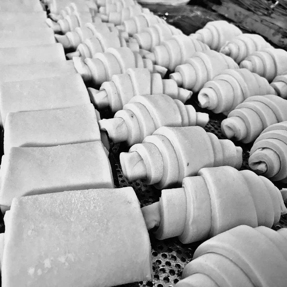 Lartisanpan's tweet photo. Placer en el oficio 😊
#PanDeVerdad

#PanArtesanal #Croissant #Pastry #Bakery #Baking #Panadera #Artesanos #Panaderia #Ecuador #Quito #UIO https://t.co/DIBJ3akRkZ