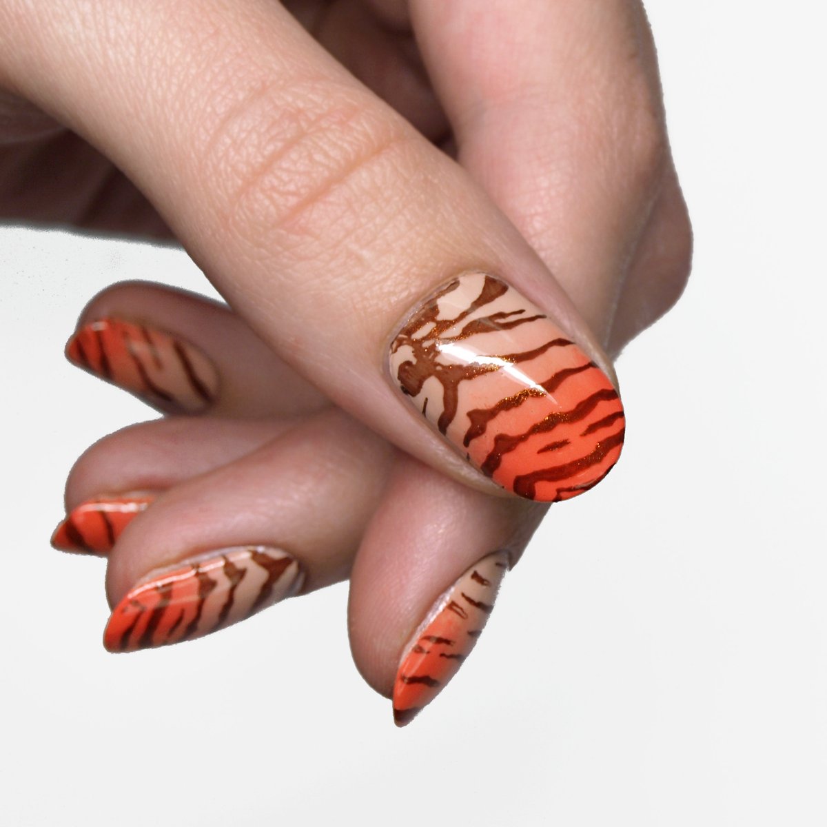 Hey all you cool cats and kittens.. check out my new #tigerking nail art! 🐅

@opi Don't Pretzel My Buttons and Hand Me My Sunglasses

instagram.com/p/B_So6F1DXTi/