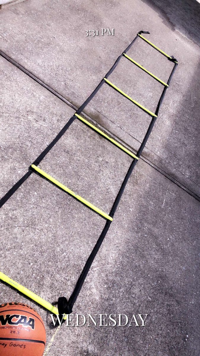 Sydney Gomes tweet media