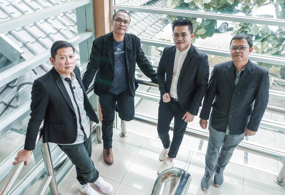 SwaramudaBDG's tweet photo. #SpiritApril #RequestNite
Np:@ecoutez_ekute & @RoroYustina #duahatiyangberbeda & @arsywidianto Ft @jodieidol9 & @Jikustik
cc:@jalankarmel114 @LembangJadul @NSentertainmen @umusicindonesia @NetizenSMD @jikustikan_id @DISCO_jixanBDG https://t.co/1F9w4x61l2
