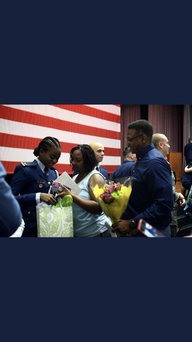 olusogaowoeye's tweet image. This is Kafayat Sanni,the First Nigerian Female Fighter Pilot who was winged in 2019,she will be one of the patriotic Nigerians who will be taking the fight to terrorists in the NE. Some of you that cannot even ride a common bicycle will be on SM disrespecting the military. FOOLS