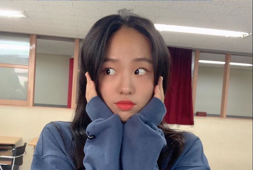 TwitzyMixx's tweet photo. Hwang Chaewon - ํฉ์ฑ์
Born in 2002
Started training in WM late 2016
Was a member of dance team First One in 2015-16
Trained in Def dance and was a back up dancer for OMG and an extra in Webdrama Summer Vacation
#WM๊ฟ๋๋ฌด #wm_ggumnamu #wmtrainees #WMgirls #HwangChaewon #ํฉ์ฑ์ https://t.co/joQ9LeIckd