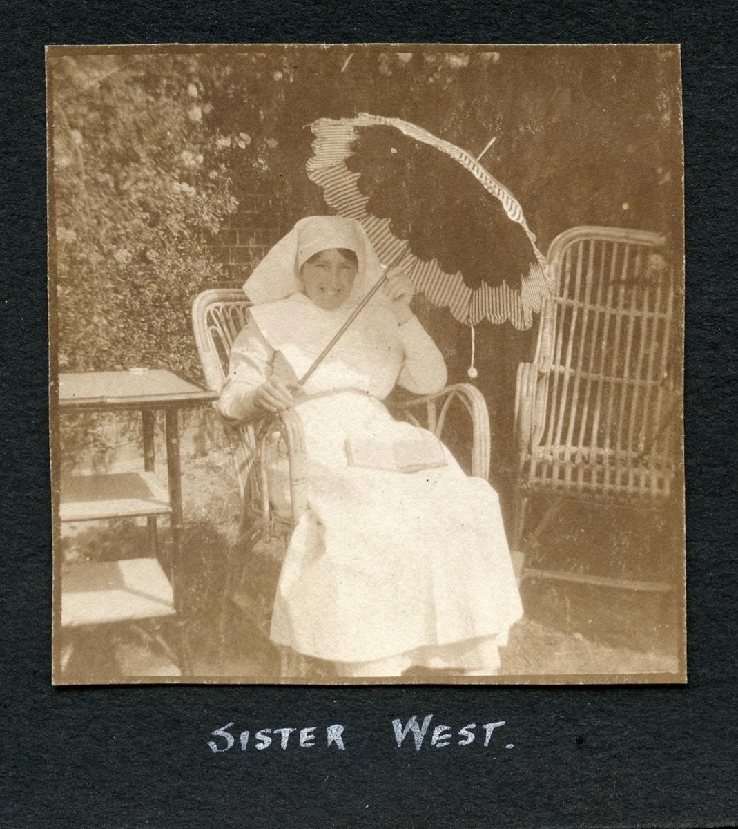 jake_a_loo's tweet image. Part 2 of my article on #FWW Red Gables Hospital in Bletchingley, Surrey ... a tribute to frontline workers battling COVID-19. More photos here: militaryandfamilyhistory.blog/2020/04/22/fro…