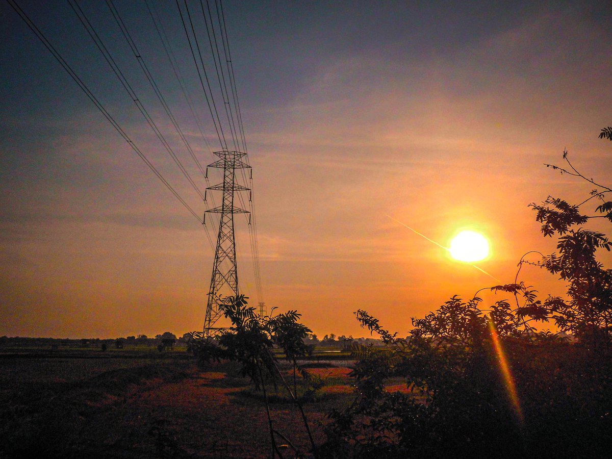 seputaranjambi's tweet photo. pic by @___Saputra30 Senja diseberang Kota Jambi
@seputaranjambi
#explorejambi #exploresumatra #exploreindonesia #pesonaindonesia #rabusantuy #rabusendu #senja #setorfoto #bersamalawancorona #covid19 #sunset #landscapephotography #nature #wednesday #beautiful #ramadan #earthday https://t.co/eqYHioj58t