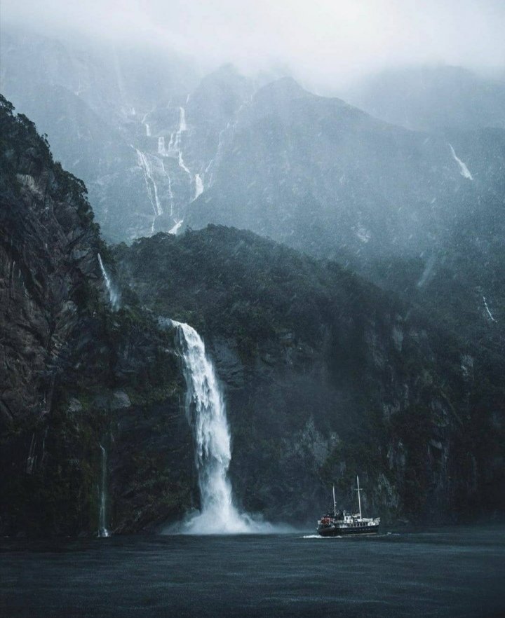earthoffiicial's tweet photo. Exploring Norwegian Fjords | Photography by kuhrmarvin https://t.co/eUCgVYPxva