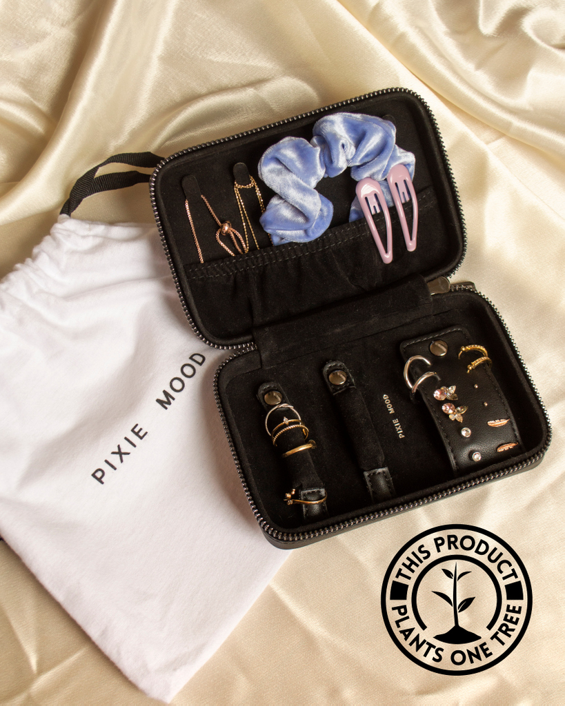 #HappyEarthDay2020! 🌍 We are celebrating with the release of our Blake Jewelry case in black! With every purchase of a Blake, one tree is planted in BC,Canada. 🇨🇦 🌳 Get yours today! #earthday #onetreeplanted #earthday2020 #shoplocal #canadianbrand

pixiemood.com/product/blake-…