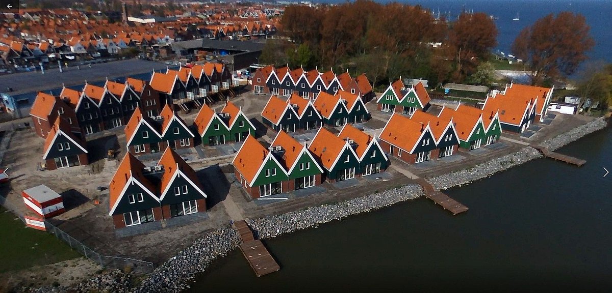Op Landal Volendam realiseerden mijn collega's van @vanwijnengroep nieuwe recreatiewoningen. We bouwden verschillende woningtypes en er zat veel timmerwerk aan de gevels. Met als resultaat 42 authentieke recreatiewoningen! @Landalnl <a href="/gemEdamVolendam/">Gem. Edam-Volendam</a>