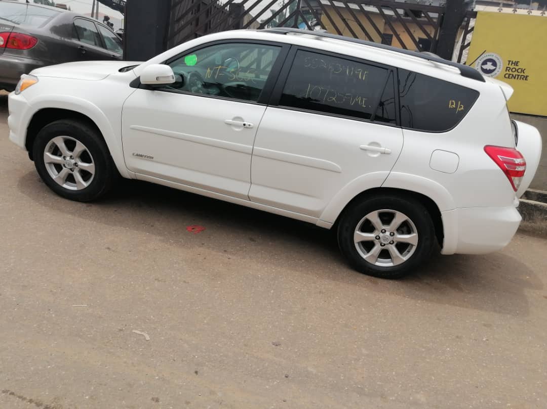 slimT22's tweet photo. Sale: clean foreign used Toyota Rav 4, 2011 model ,automatic transmission. Location: Lagos. Asking price: N4.9m
#Rav4forsale #foreignUsedride #Buy2011model #covid19hustle
@Gidi_Traffic @TrafficChiefNG @BuyLagosLtd @CarDealerBot @realKhryx @bustopsng https://t.co/rat5a2CtkV