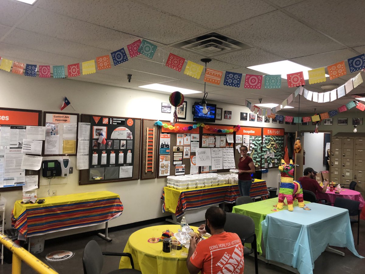 rob_elwell's tweet photo. Taco day at 0514 to thank our team for doing an amazing job! @ChristyKasper @Jamie_0514SM @Arturo85116534 @ericbernal01 https://t.co/aruE300D2p
