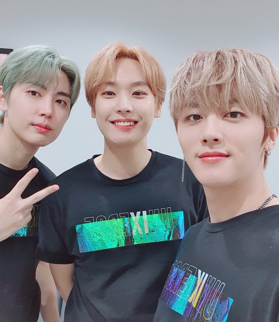 binnieyoungbin's tweet photo. is your bias in hyung line, middle line, or maknae line? 🥺🤲🏼

mine’s in hyung line ❣️ https://t.co/m1uRO9SKKB