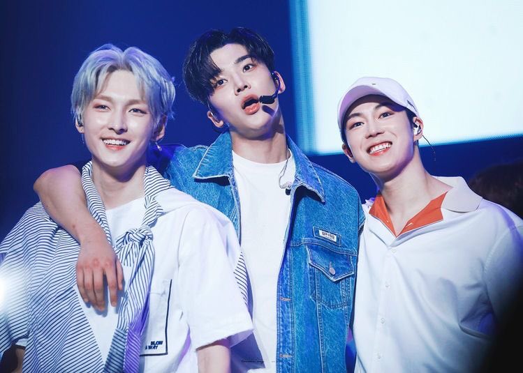 binnieyoungbin's tweet photo. is your bias in hyung line, middle line, or maknae line? 🥺🤲🏼

mine’s in hyung line ❣️ https://t.co/m1uRO9SKKB