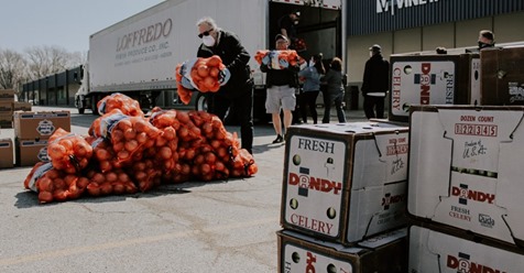 5210DSM's tweet photo. Learn about the partnership between Well Kids Coalition member Eat Greater Des Moines and Lofredo for “Operation Fresh Produce Drop” to increase access to fresh fruits and vegetables during COVID 19. #Live5210dsm https://t.co/Iwq0DC0GTQ https://t.co/dYypRXQQNP