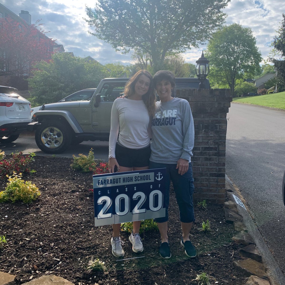 farragutYBK's tweet photo. FHS Seniors 2020 are getting surprised with signs. Congratulations!!! We are so proud of ALL of YOU!!!
We love our Admiral families. #GoADs #FarragutStrong https://t.co/mSofqCENz5