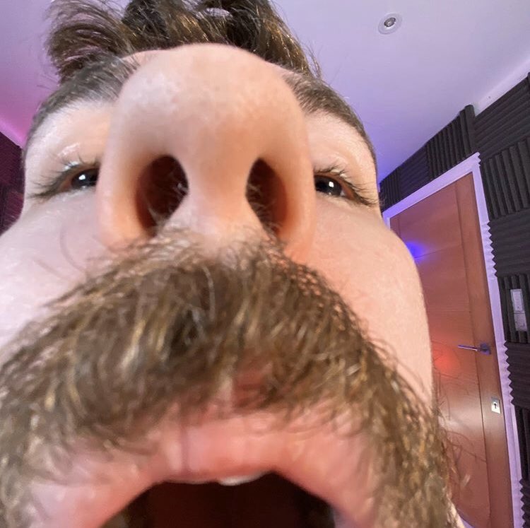 carmel_kngaroo's tweet photo. @Jack_Septic_Eye I REALLY hope no one else thought of this bus here you go 🤣🤣🤣

*First time FaceTiming my grandparents*

Me: “Granddad get your face out the camera.”

Granddad: “Whatcha say son.” https://t.co/hlzb2JRySv