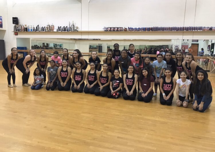 StevensDance16's tweet image. Take us back to when we were in the studio together with our awesome community! #intentionalactofkindness #freedanceclass #stevensserves #VirtualSpiritWeek @Stevens_StuCo @NISDSTEVENS