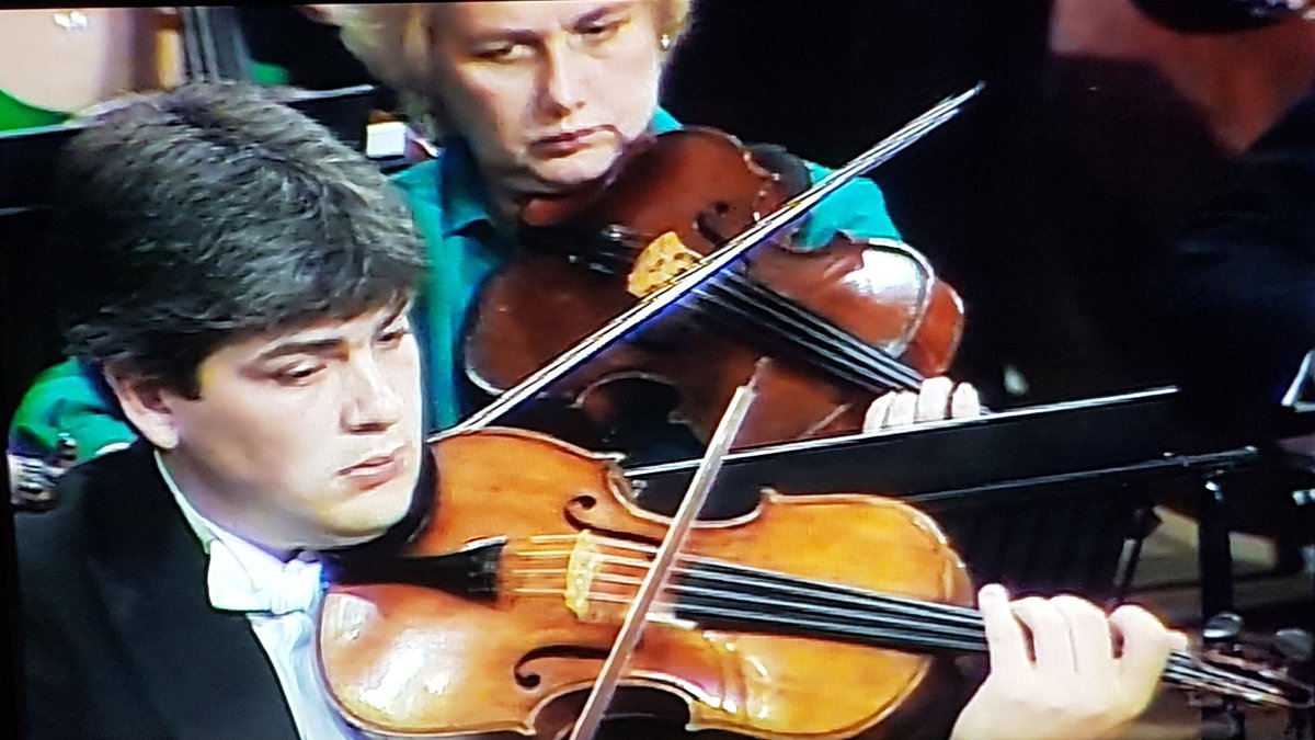 > of the composer. The delicate beginning of the rondo finale is leading to such a temperamental amusement, which takes the concerto to an irresistible ending, with great joy of playing.This is Beethoven for me.