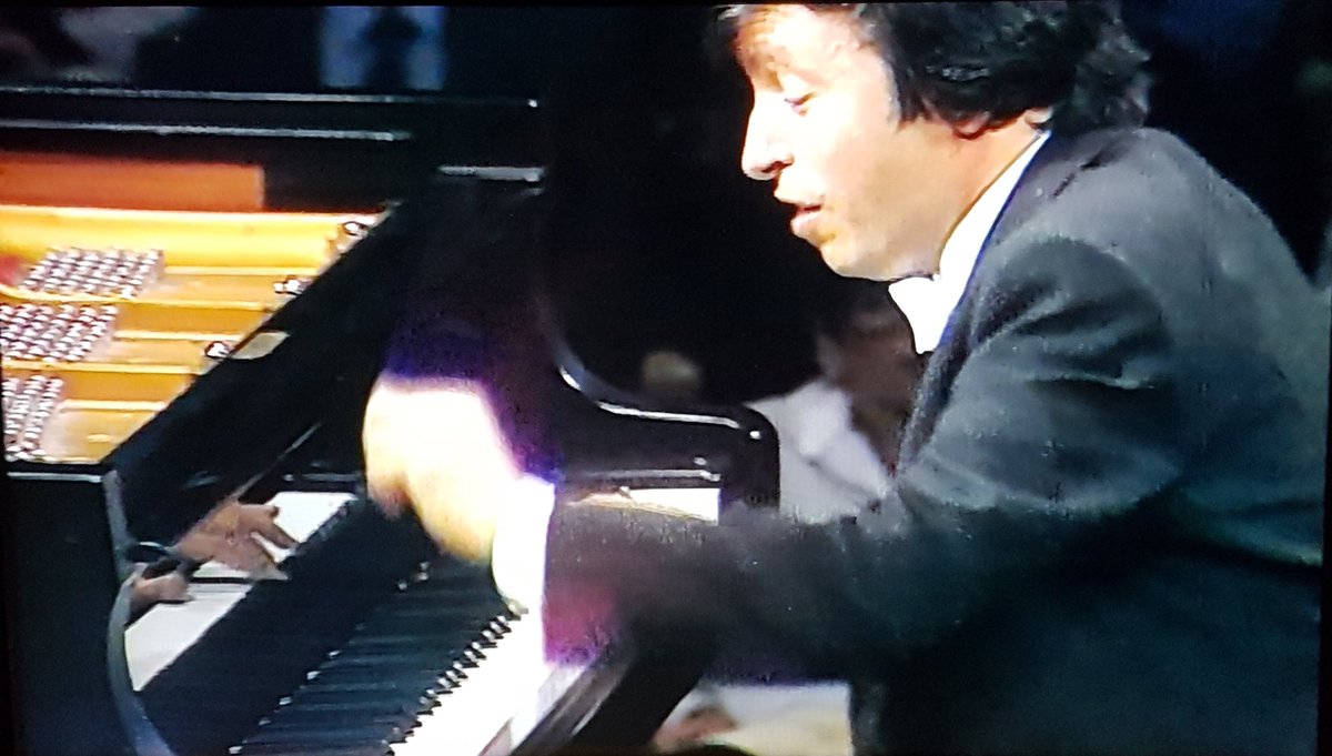 > of the composer. The delicate beginning of the rondo finale is leading to such a temperamental amusement, which takes the concerto to an irresistible ending, with great joy of playing.This is Beethoven for me.