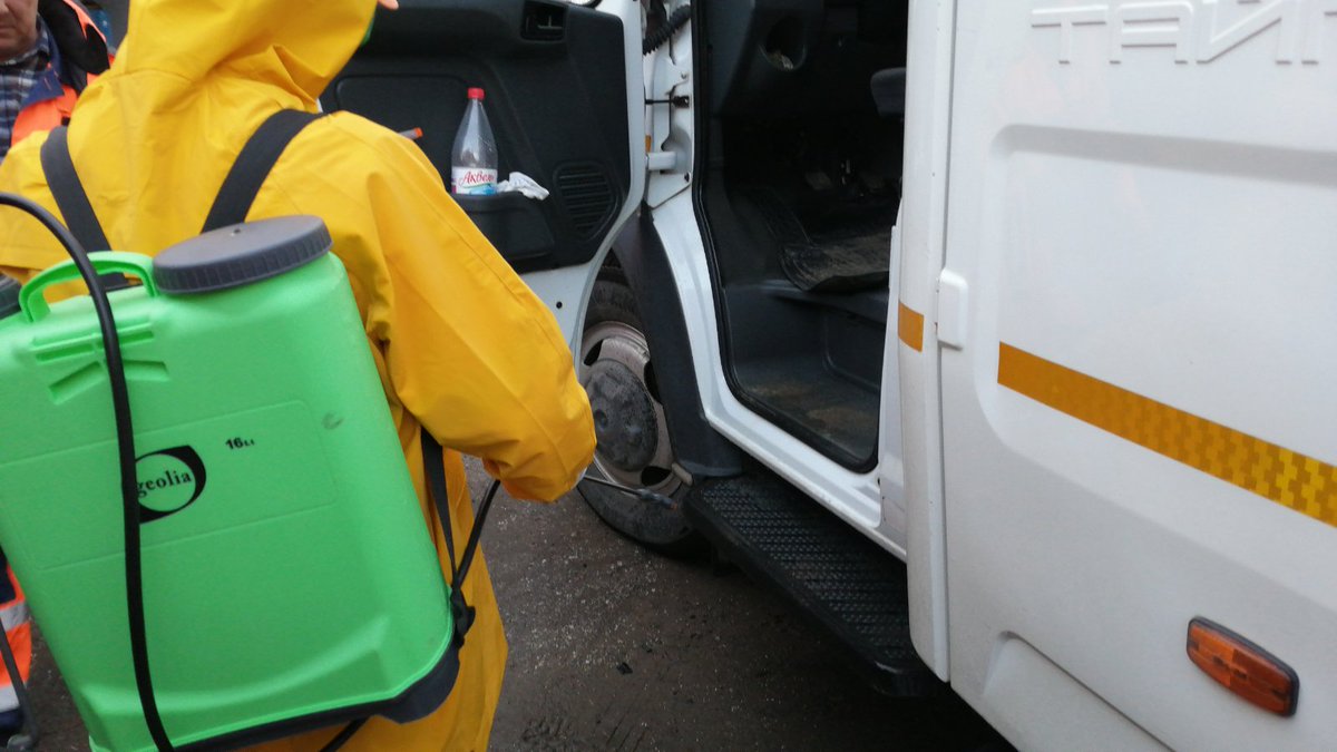 Санитарная обработка автотранспорта дезинфицирующим средством после окончания рабочей смены.