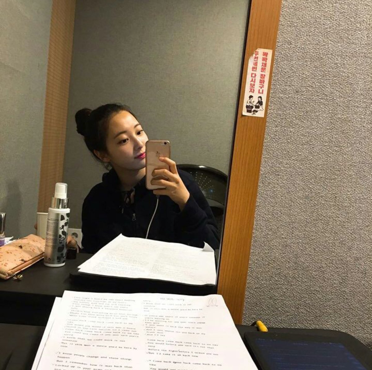 TwitzyMixx's tweet photo. Seunghyun's first official appearance as a WM trainee dates back to May 19th 2016.
So by now, she's been a trainee for at least 4 years
#WM๊ฟ๋๋ฌด #wm_ggumnamu #wmtrainees #WMgirls #LeeSeunghyun #LeeSeunghyeon #์ด์นํ https://t.co/c98xBRQnDR