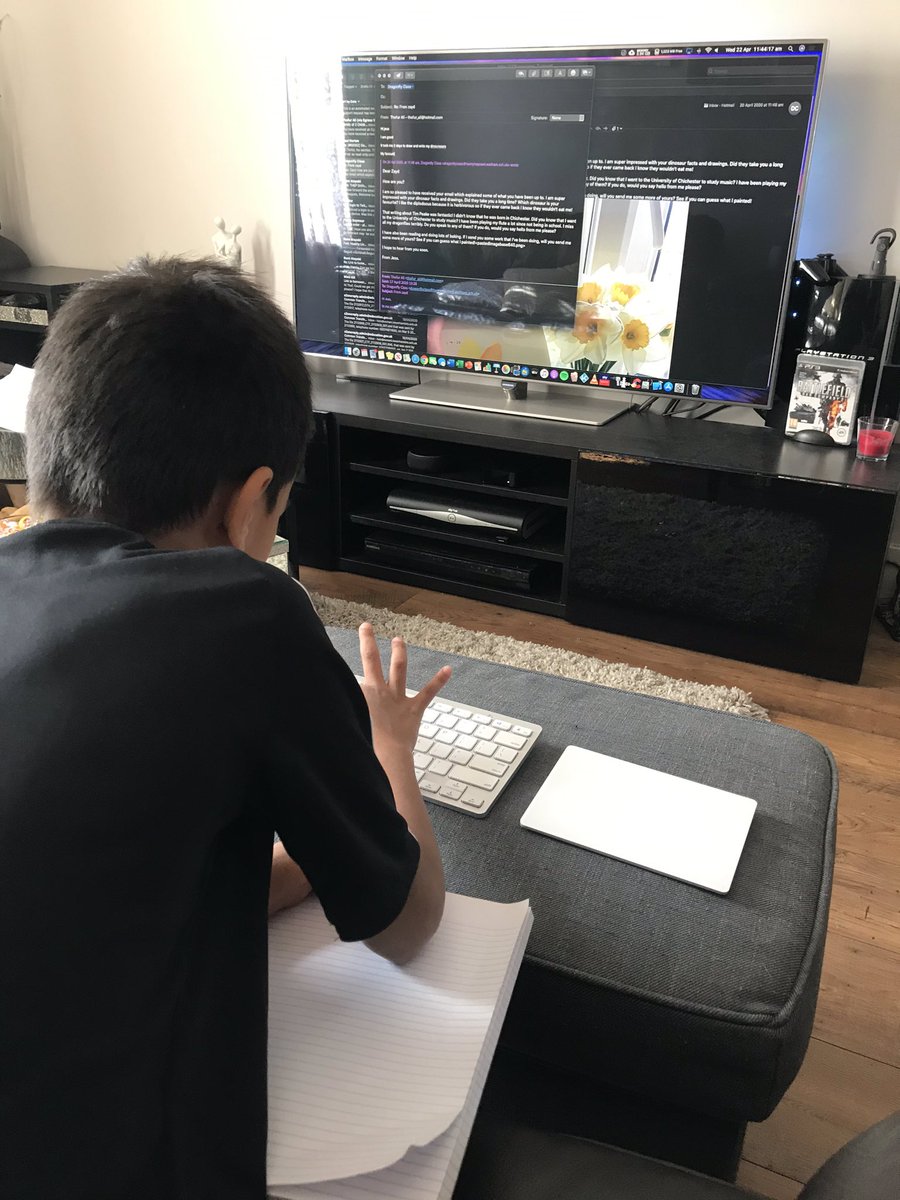 K1NG_ALI's tweet photo. Zayd emailing his teacher Jess #DragonflyClass @hmprimary https://t.co/dgsG2HGVaq