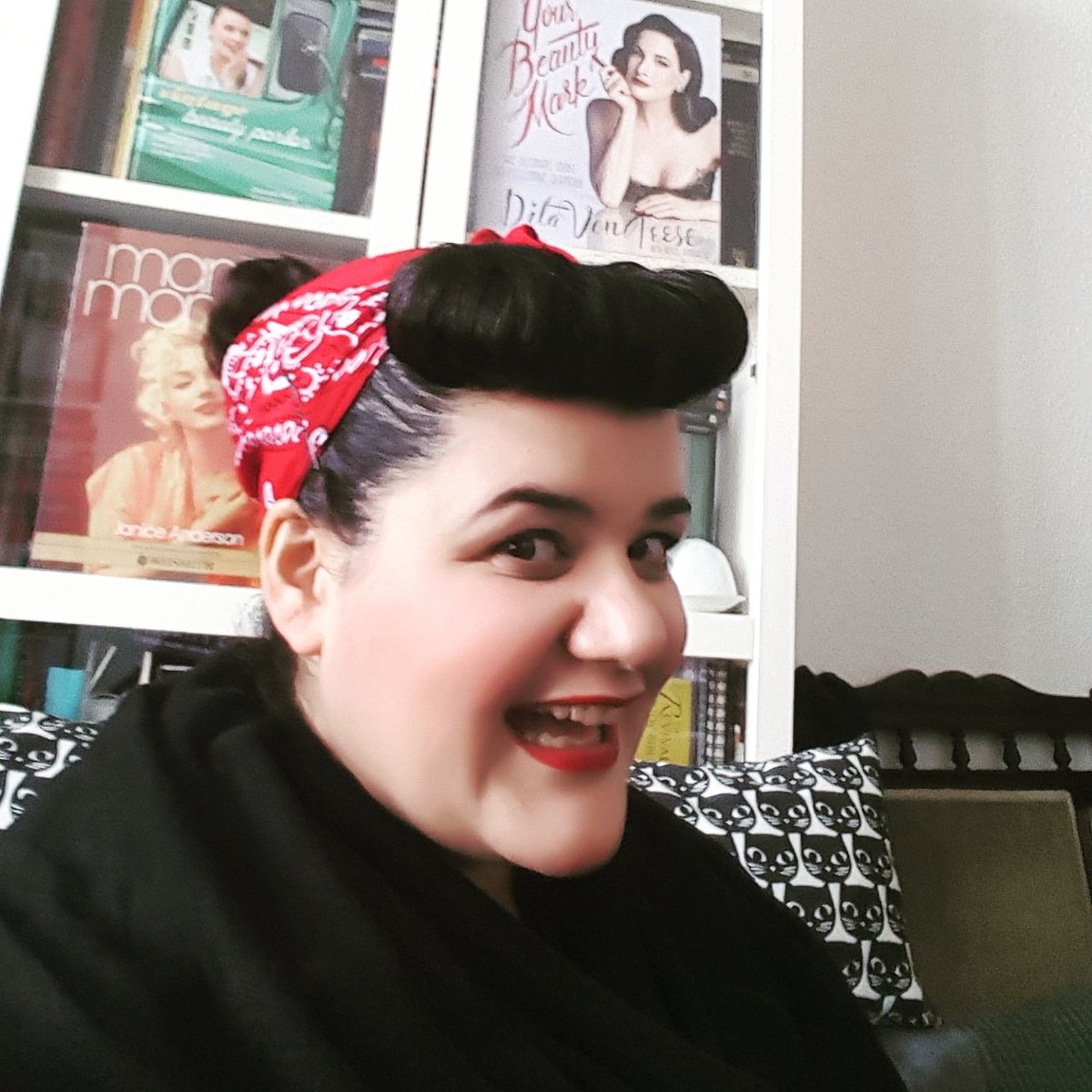 annotatebeauty's tweet photo. Great fun today doing an online Rockabilly Makeup masterclass! #RockabillyMakeup #Vintage #glamcandyedinburgh #glamcandystudents @glamcandyuk https://t.co/DpO6zcAVve