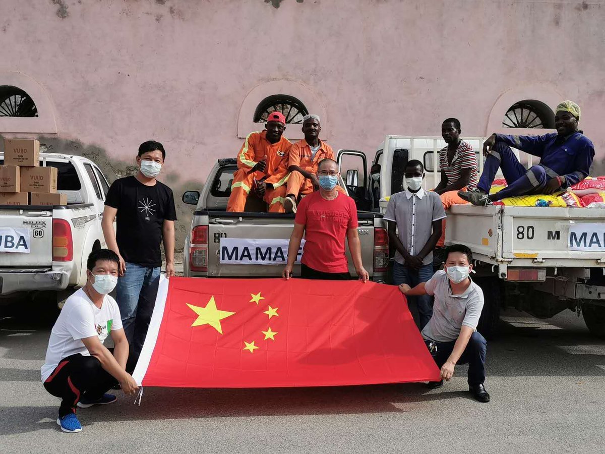 Empresas chinesas na província de Benguela doam alimentos e desinfetantes à província, testemunhado pelo Governador Rui Falcão. #China #Angola #juntosnocombate #COVID19