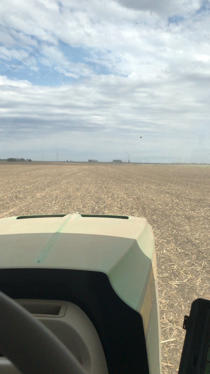 KZarate1081's tweet photo. Mile thru’s.  Let’s see if I can get this 630 acre field done today!  #johndeere #DB80 #nothighspeed #9420R https://t.co/ItljErSQfE