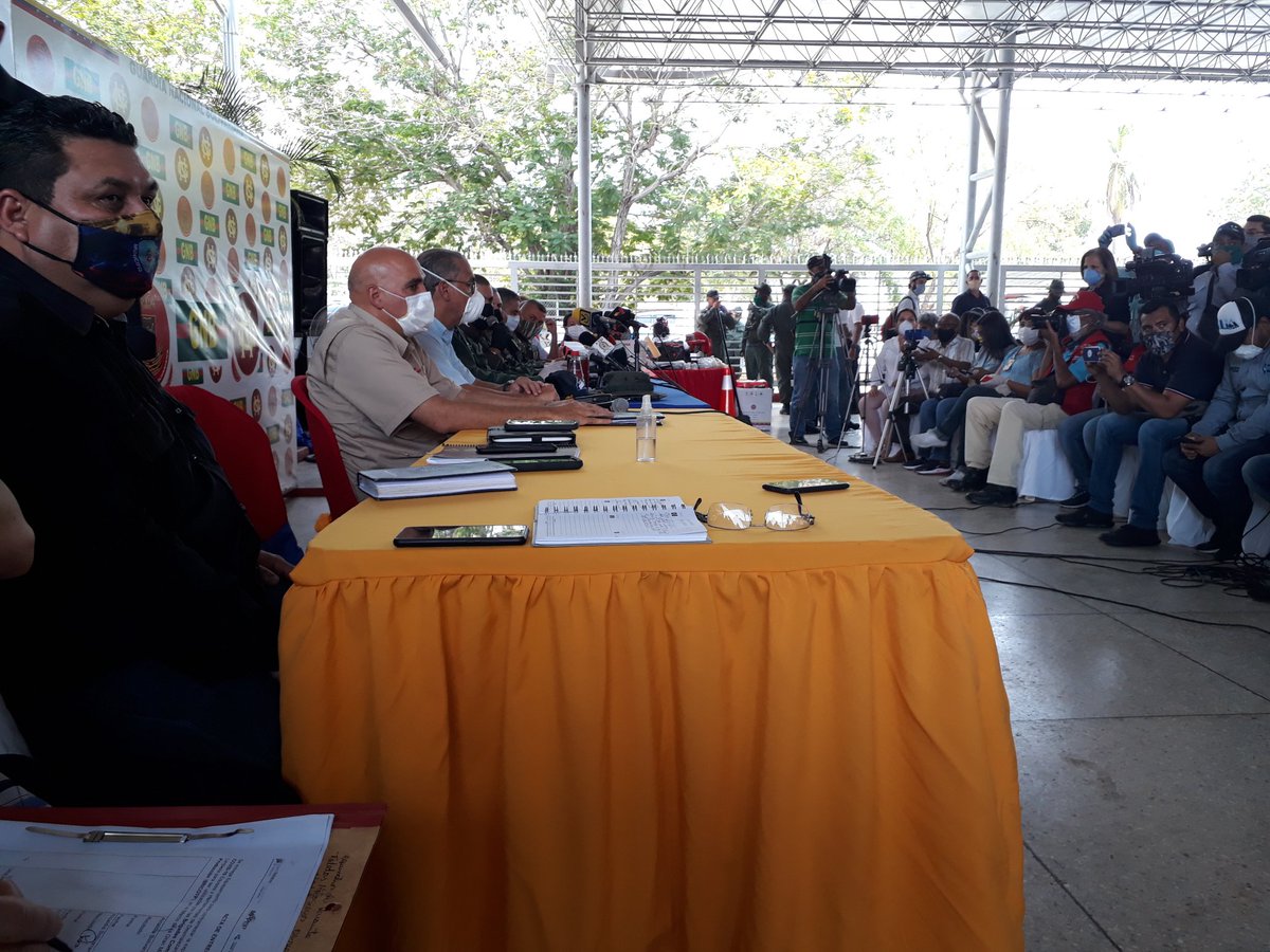 Hoy nos reunimos ODDI ZULIA, en Lagunillas, para realizar aportes en esta lucha contra Covid-19 desde la Col. Venezuela 288 casos confirmados y 1 caso nuevo en el Zulia. <a href="/NicolasMaduro/">Nicolás Maduro</a> <a href="/PartidoPSUV/">PSUV</a> <a href="/ConElMazoDando/">Con el Mazo Dando</a> @OmarPrietoGob <a href="/globovision/">Globovisión</a> <a href="/noticierovv/">Noticias Venevision</a> <a href="/VTVcanal8/">VTV CANAL 8</a> <a href="/coquivacoatv/">COQUIVACOATV</a>