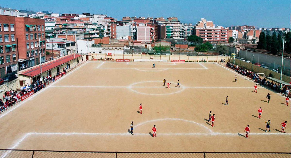 Tenllado7's tweet photo. Just received a picture of where I grow up playing (La Bombonera) &amp; remembered the realities of the Football fields in Spain until around 2005. The best of the best in 🇪🇸 have grown and develop on those surfaces.
How do you think this impacted and is impacting player development? https://t.co/TO1s4Xus8i