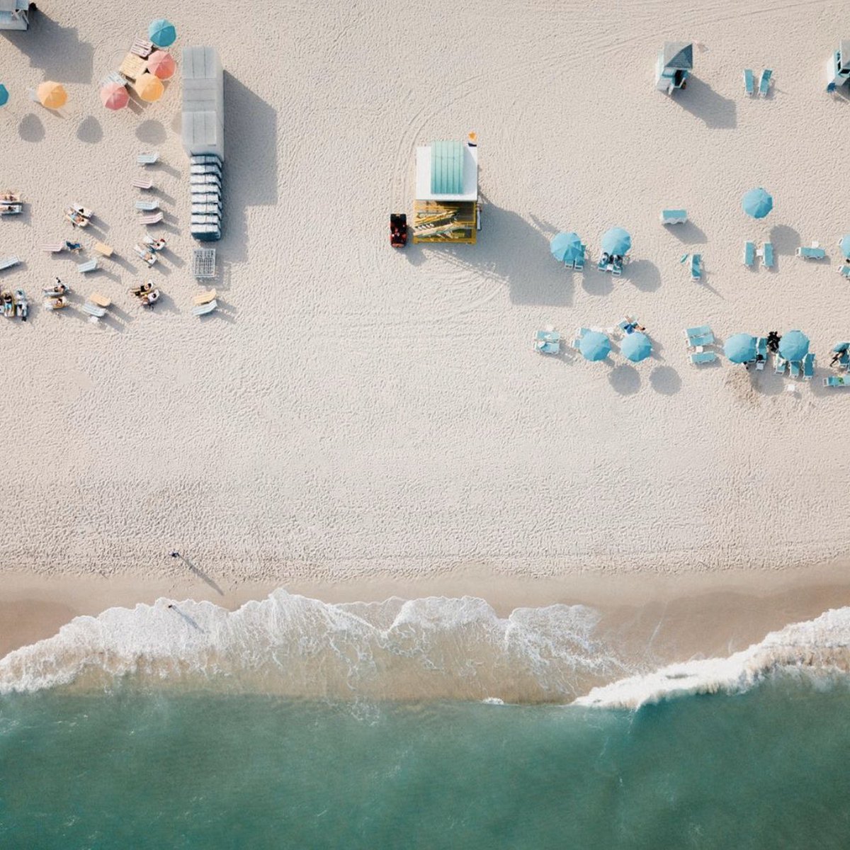 Happy #EarthDay2020 from Miami 🌎 Do your part, make a difference and protect our planet 🌴 | 📸: @its_holes #miamibeach #ProtectOurPlanet #miami #EarthDay