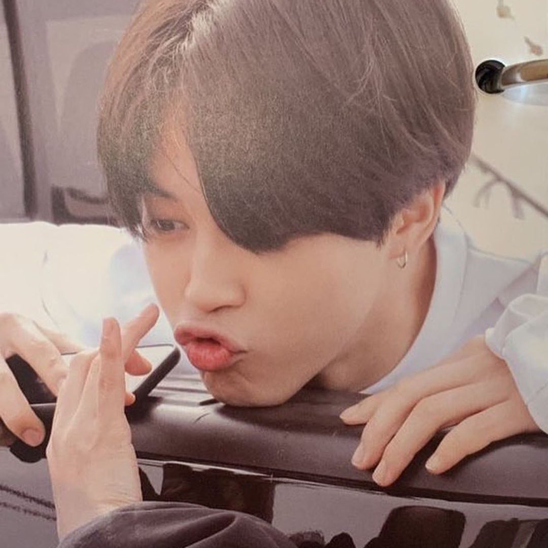 Jimin pouting; an adorable and devastating thread