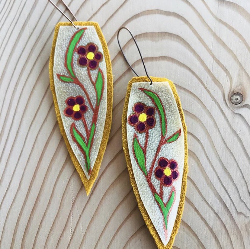 Appreciating artists thread! Here are some of my favorite beadworkers on Instagram and more! I’ll be adding to this all week. First up is Amber Waboose ( http://Instagram.com/amber_w_onemkwaa). Birchbark and quills and parfleche, oh my!