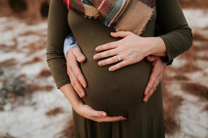 he is my son growing up i love him all be wait no more meet him little man his father i love him all my madness 👨‍👦❤🤰