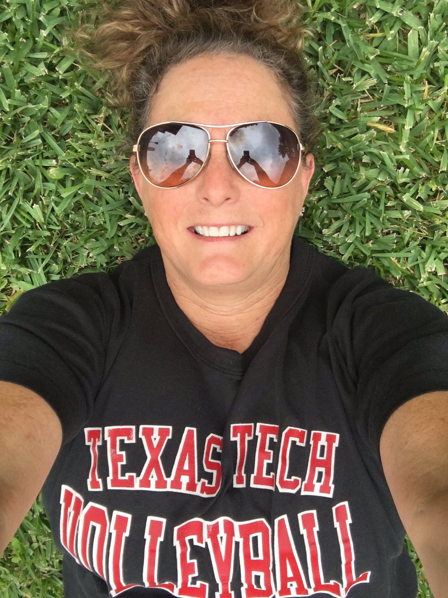MrsAndersonTHS's tweet photo. College Wear Weds. celebrating 🌎Earth🌏Day🌍!!! @THS_Tigers #virtualTPP #EarthDay https://t.co/gLM1XTXMqa