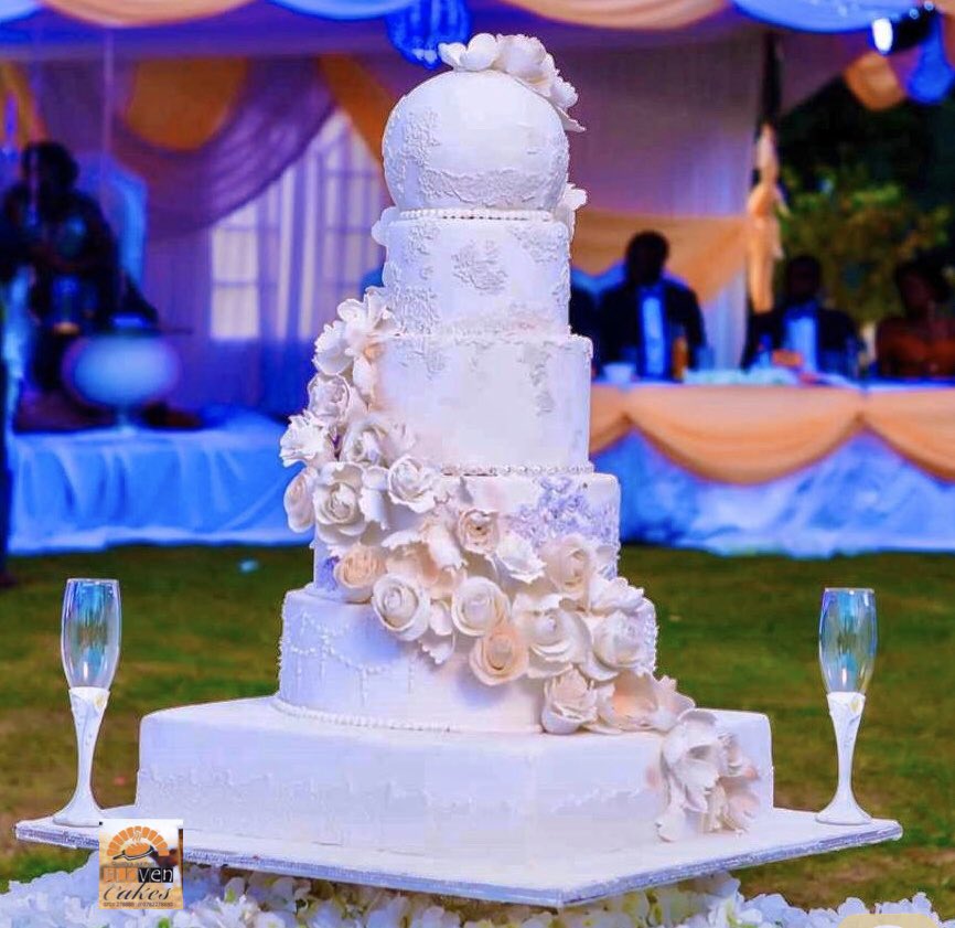 BlovenCakes's tweet photo. Wedding cake after quarantine https://t.co/JdSP9oaJFL