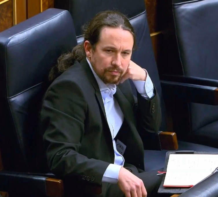 borjajimenezd's tweet image. Pablo Iglesias viste hoy con la ropa de Zara (Inditex), del malvado Amancio Ortega, que ejerce más violencia que quienes queman cajeros, es un maldito capitalista que se forra a dividendos y, encima, da limosnas multimillonarias para "ocultar que no paga impuestos".