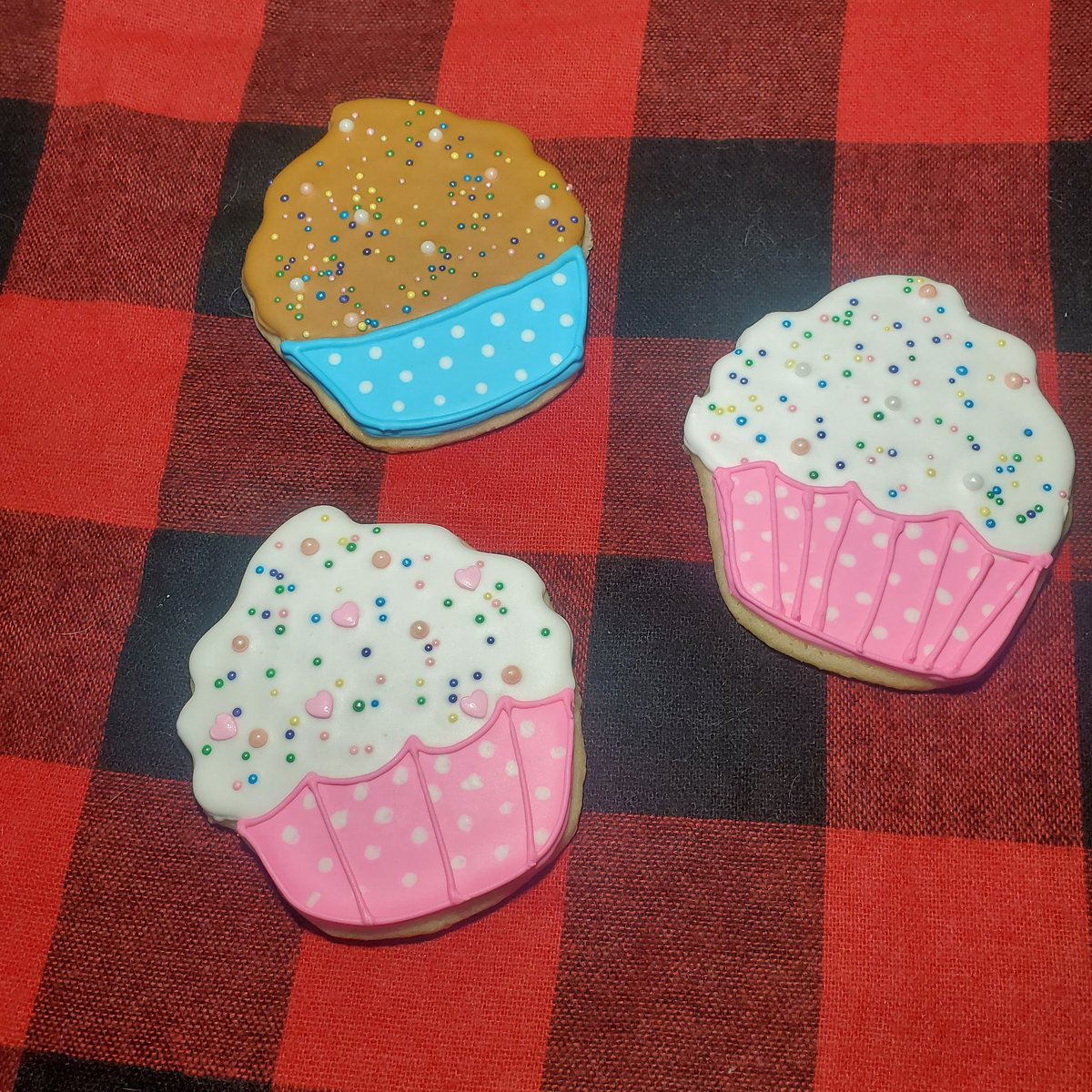 CakeMaddness's tweet photo. Birthday Cupcake Cookies! 🧁🍪 https://t.co/KlNgHCeHud
