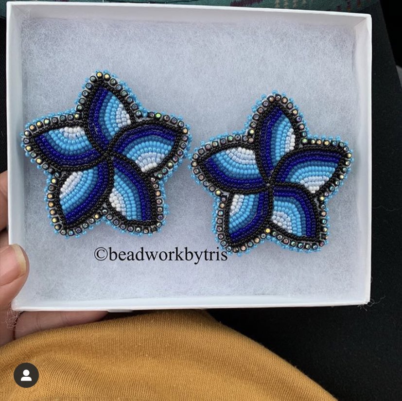 Tris ( http://Instagram.com/beadworkbytris ) is a Haliwa-Saponi bead artist who delivers glitz and glamour as well as amazing florals