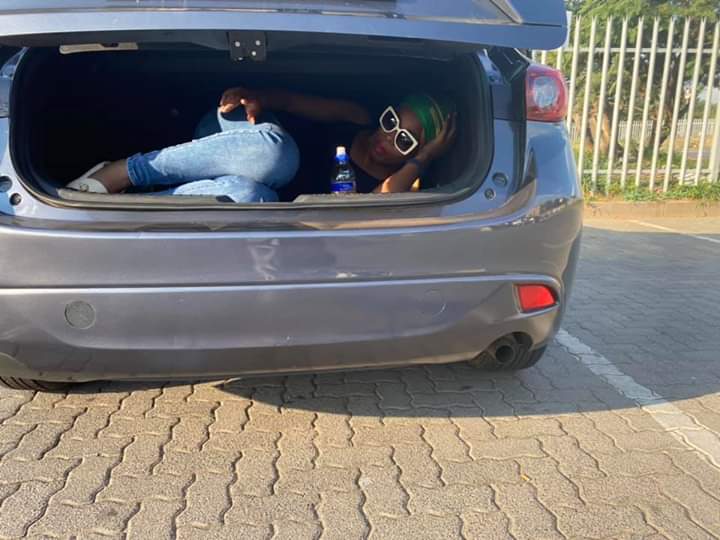 Dj_Techzi's tweet photo. Girlfriend Smugging👌🏼😎
DM me📬 We Deliver Her On Your Doorstep 😂😂 😂 4th customer is Happy with our Service 😊 https://t.co/L5ghr8iiJE