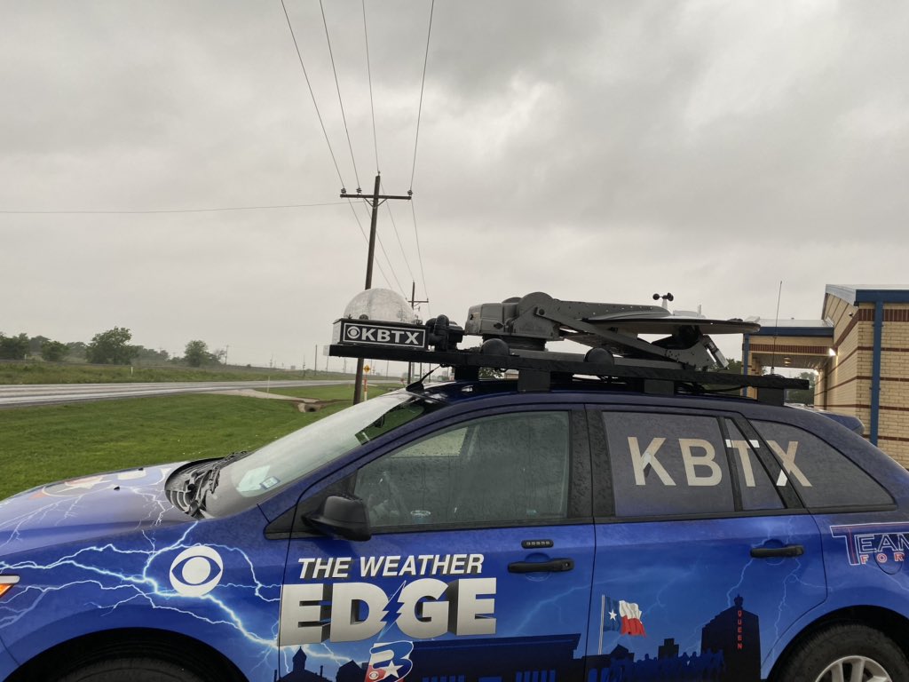 KBTXMax's tweet image. In the #WxEDGE tracking storms this afternoon. Soggy but storms are behaving in Robertson/Milam counties for now.