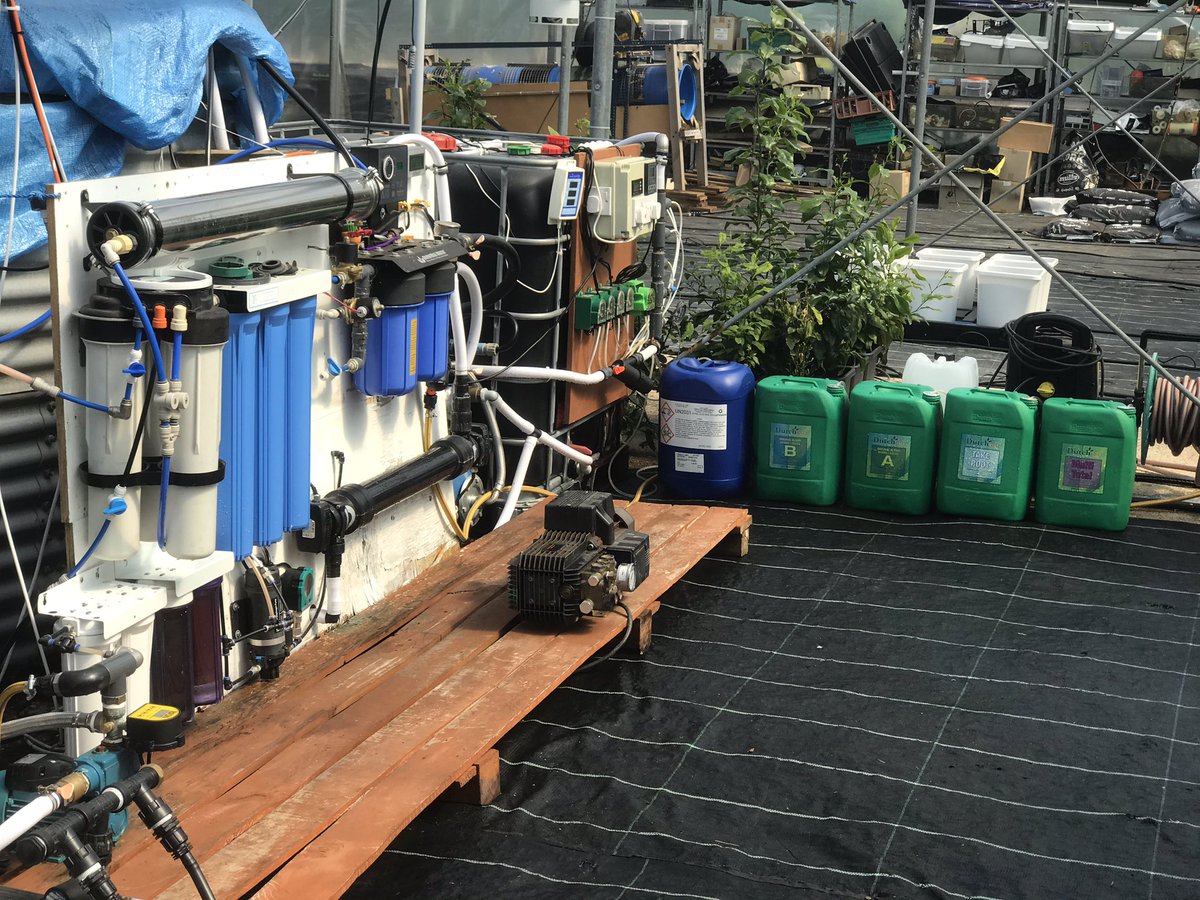 thechillilabs's tweet photo. That’s it and all done ✅ the beating heart of the lab is fully online and the autopots are now in safe hands of dutchpro and growmax water 🌳🌶🌶👊😎#dutchpro #autopot #growmax https://t.co/Im17Yqf9tS