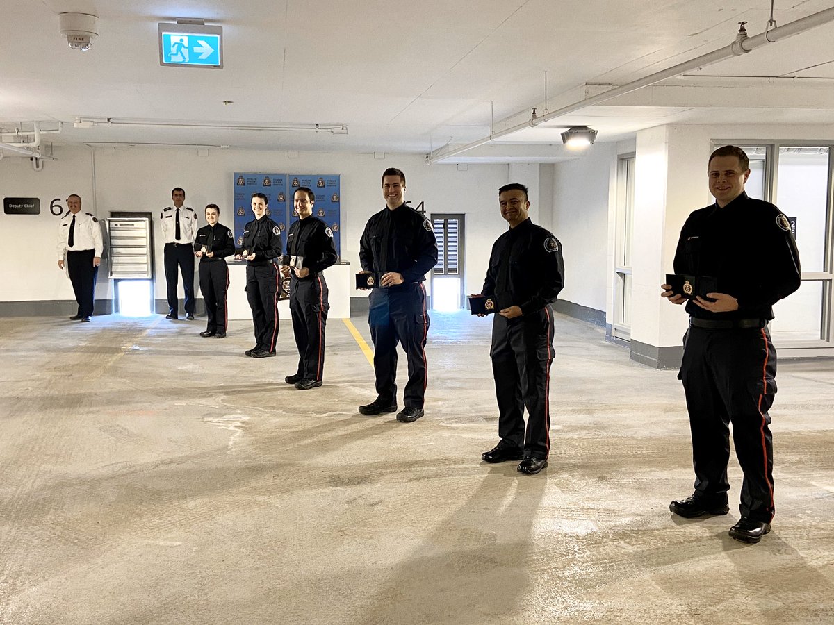 GuelphPolice's tweet photo. Congratulations to the #GuelphPoliceService’s 6 newest officers! This morning we held a badge ceremony in our parking garage while keeping the importance of physical distancing in mind. Good luck in your careers. We look forward to seeing your impact on #Guelph. #GuelphProud -KG https://t.co/JikTDOBuR1
