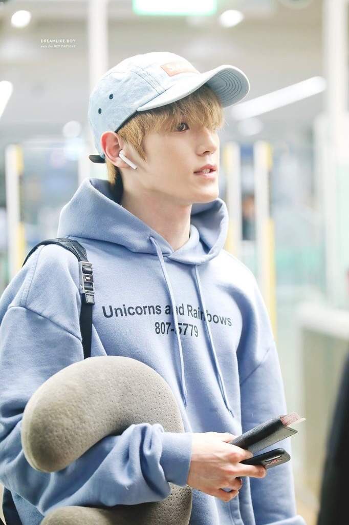taeyong’s entire outfit + accessories costs around 2.8k usd on this day 