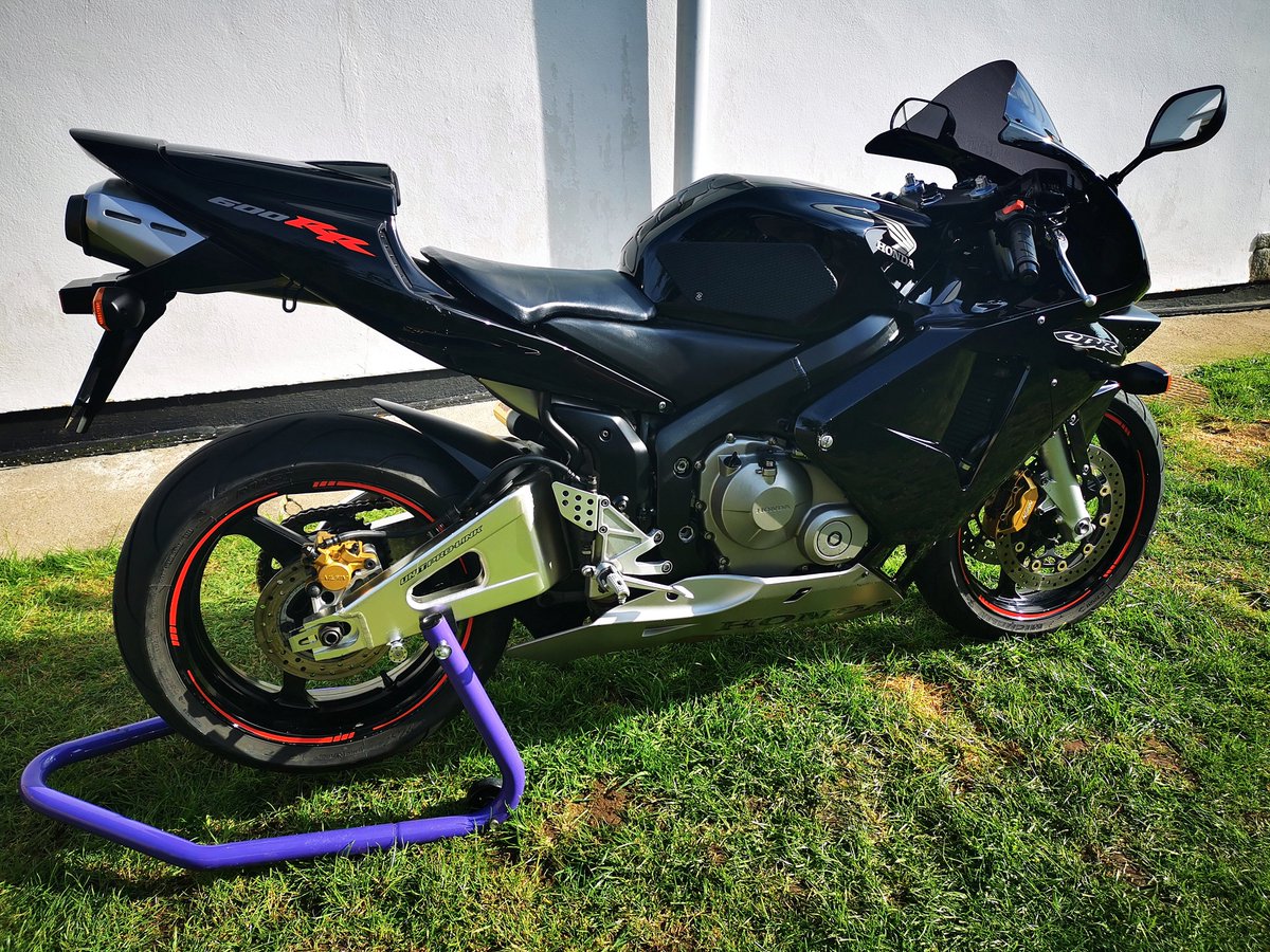 MrB1000RR's tweet image. Didn't really need it but washed and polished and fitted some tank grips.   Thanks Dray for the help. #techspec #boerboel