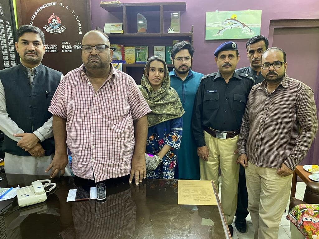 One_Nation_Pak's tweet photo. #Today One Nation Pakistan Team visit Along with The Regenerative Clinic's Dr.Shohab Hyder Shaikh Central Jail to distribute, Dettols, Sanitizers, #handwash #Soaps and other #Food items in #Women &amp; juvenile (children's) Jail
We are #thankful to all our #donors 
#OneNationPakistan https://t.co/gVmnl4rCTX