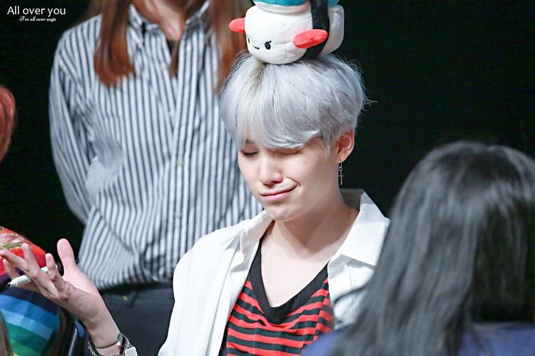 thread of plushies on top of yoonie’s head bc its adorable :c