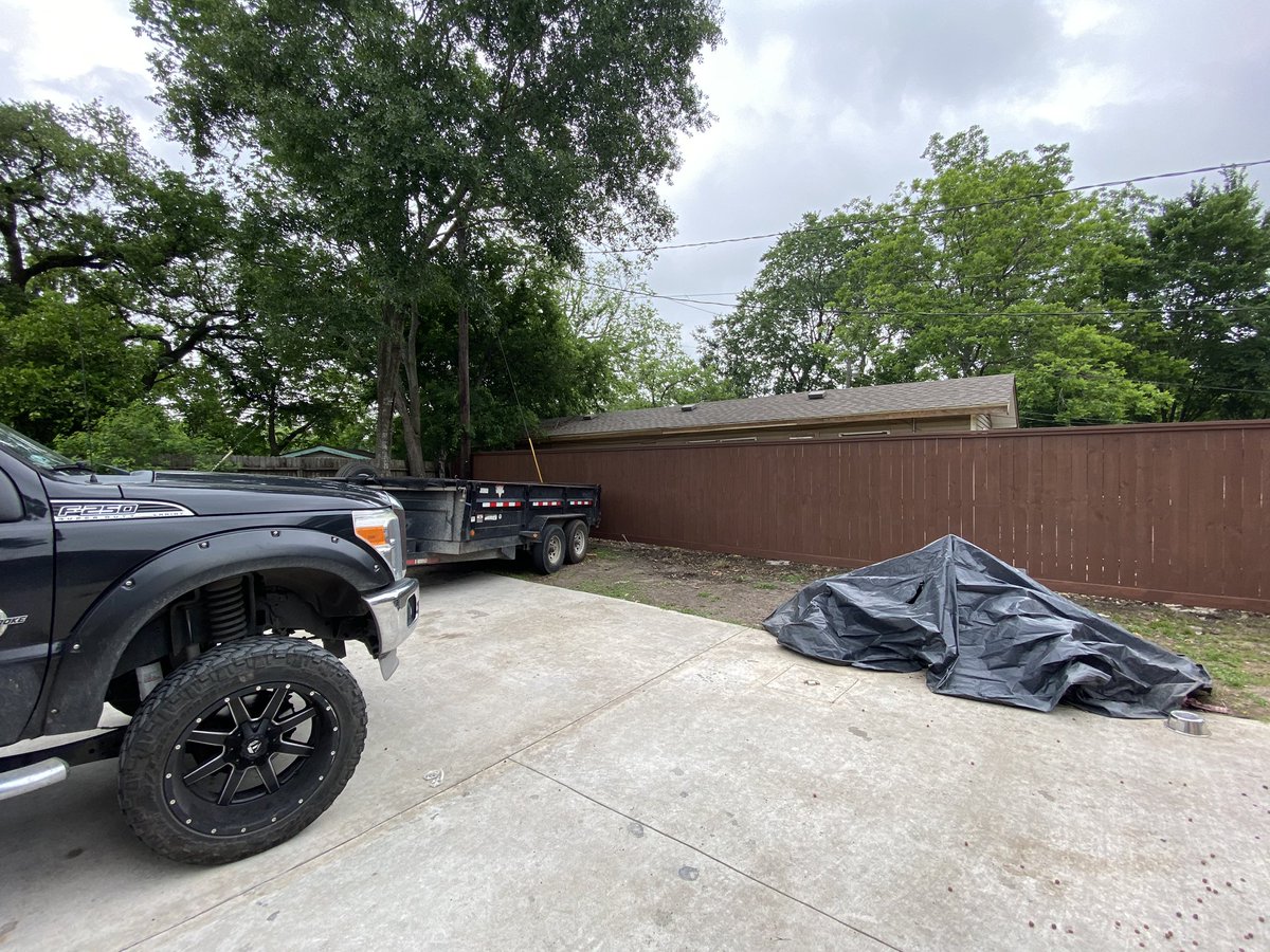 kgmroof's tweet photo. New 105 ft of wood fence plus autumn brown paint #fence #fencing #houston #texas https://t.co/PQBvLOeRLW